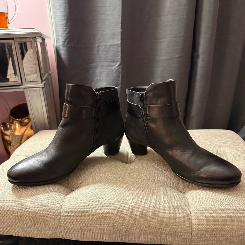 ECCO Black Leather Ankle Booties Side Zip Comfort Heel Size 40 (US 9–9.5) - Picture 4 of 13